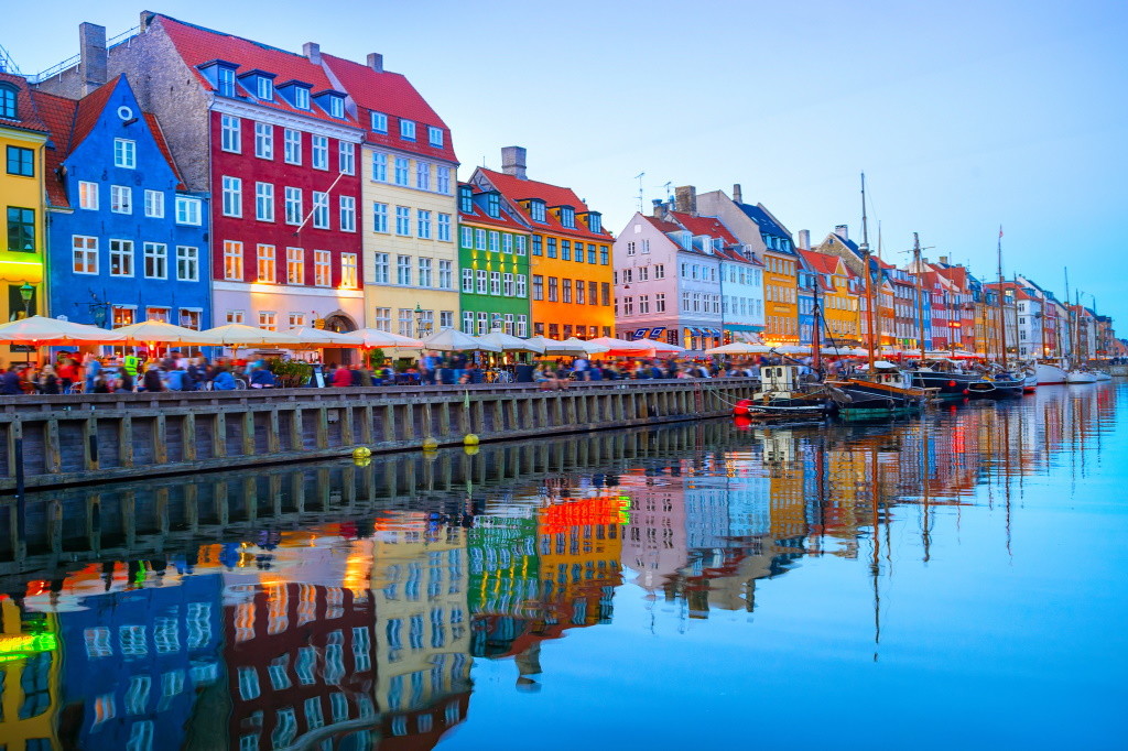 /photos/shares/Europe/0Scandinavia/Denmark/DenmarkCopenhagenNyhavn.jpg