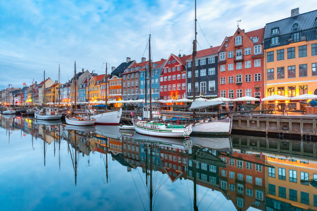 /photos/shares/Europe/0Scandinavia/Denmark/DenmarkCopenhagenNyhavn4.jpg